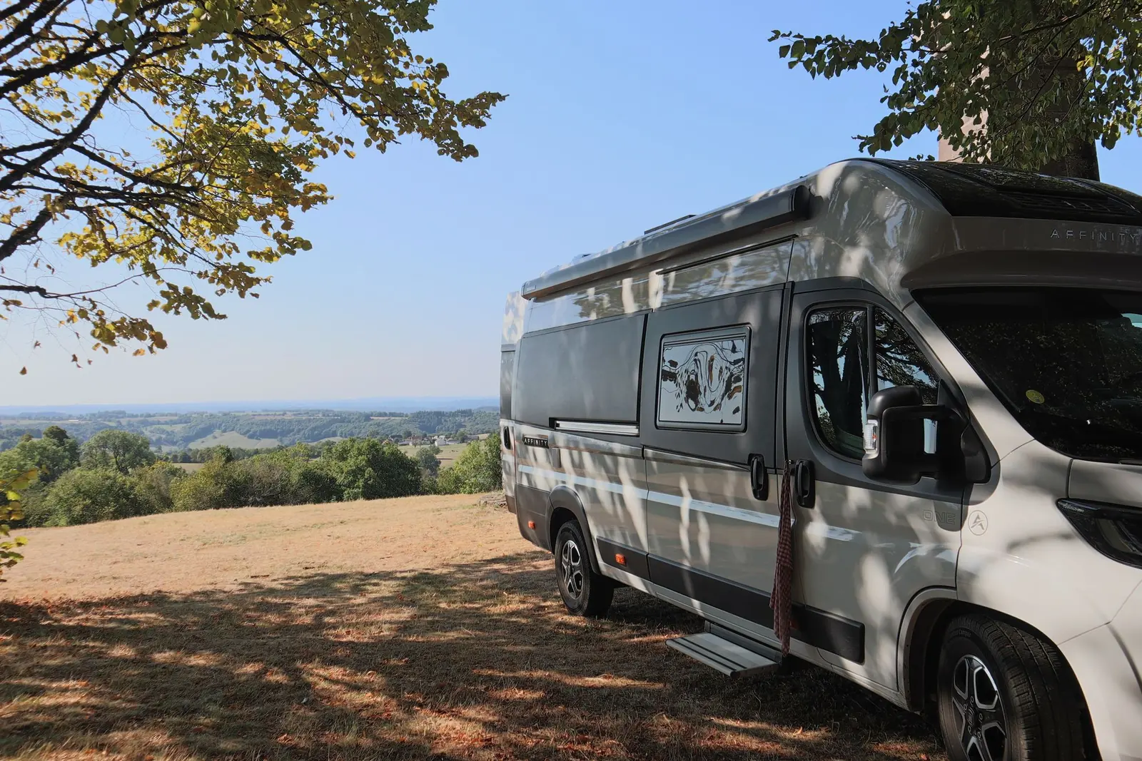 Yescapa, Wikicampers, Roadsurfer, Indie Campers : le comparatif des conditions réelles