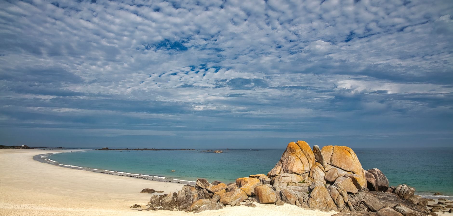 La côte sauvage bretonne, face au large