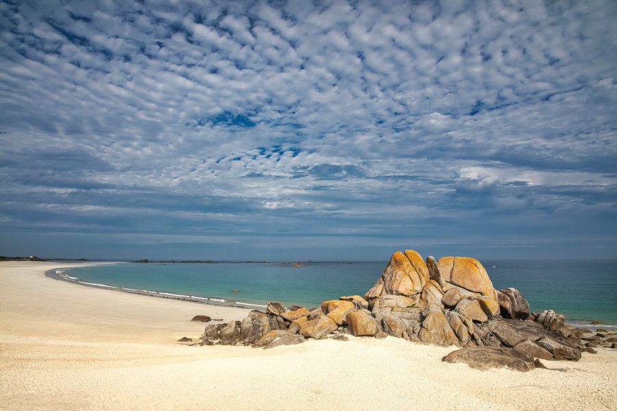 La côte sauvage bretonne, face au large