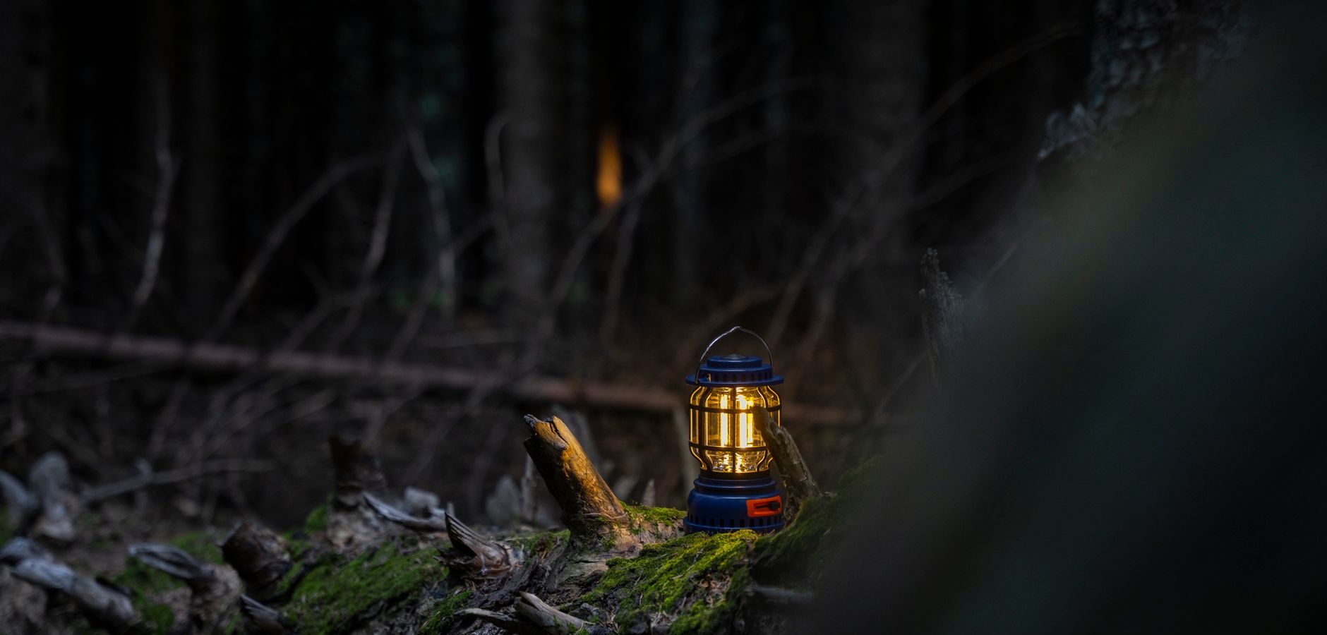 Améliorez vos nuits en pleine nature avec la lanterne Moji R+