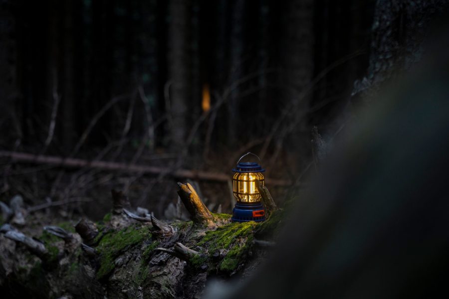 Améliorez vos nuits en pleine nature avec la lanterne Moji R+