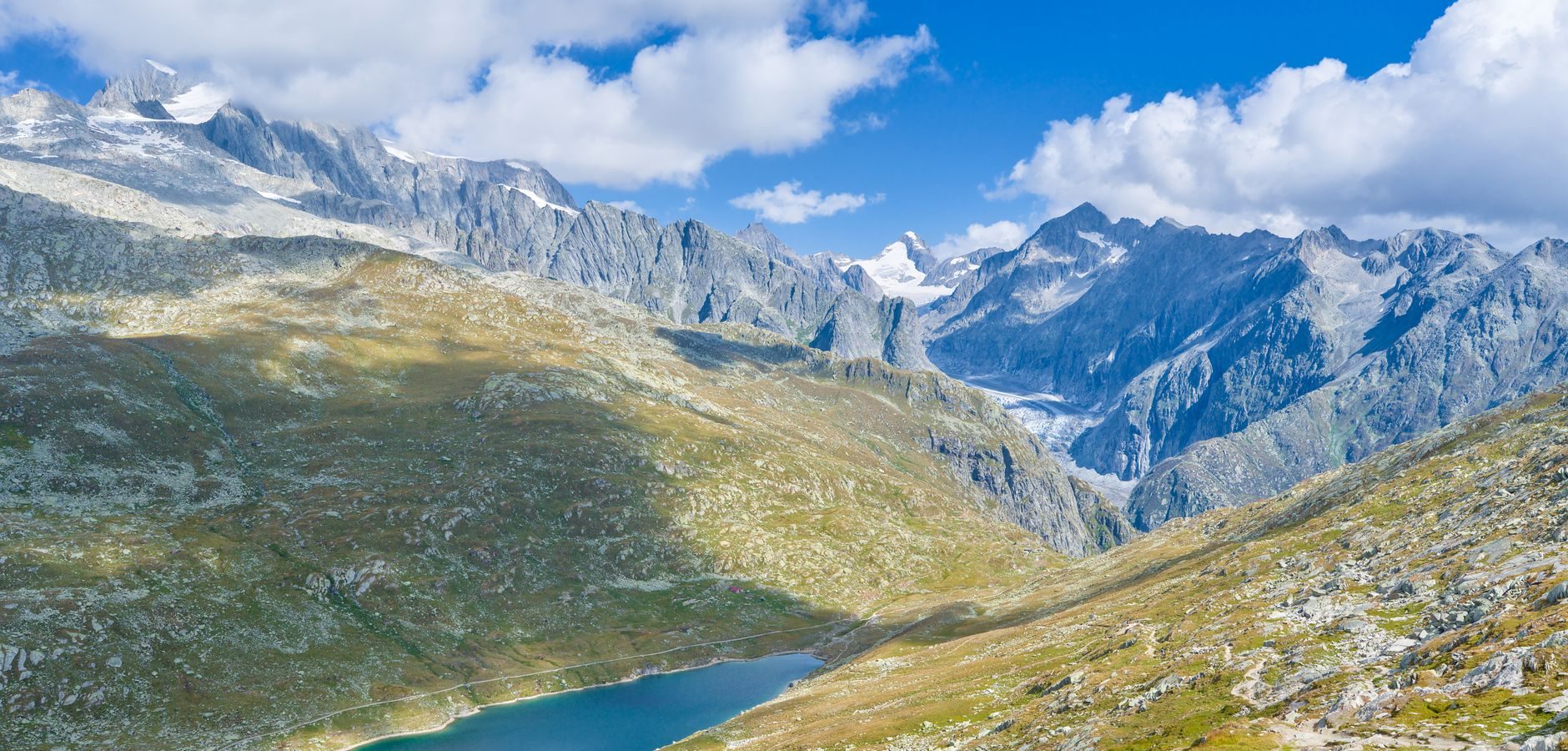 La montagne suisse au petit matin