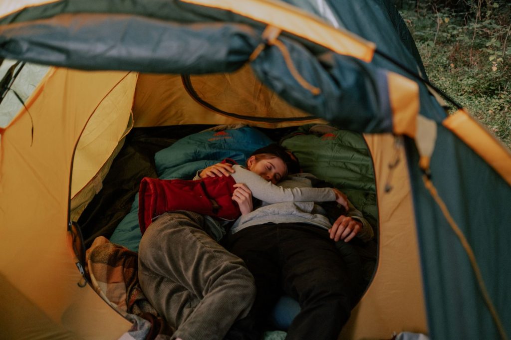 Comment camper confortablement : astuces et conseils pratiques