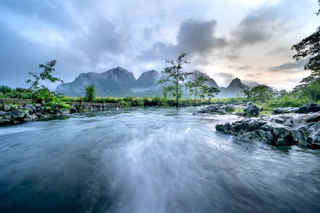 L'eau, partout — et le piège des captages