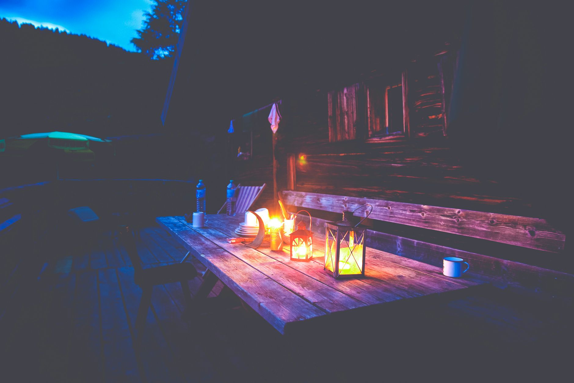 Améliorez vos nuits en pleine nature avec la lanterne Moji R+