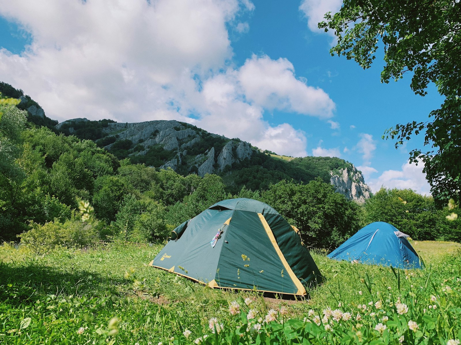 Camping sauvage : évitez les erreurs qui peuvent vous coûter cher !